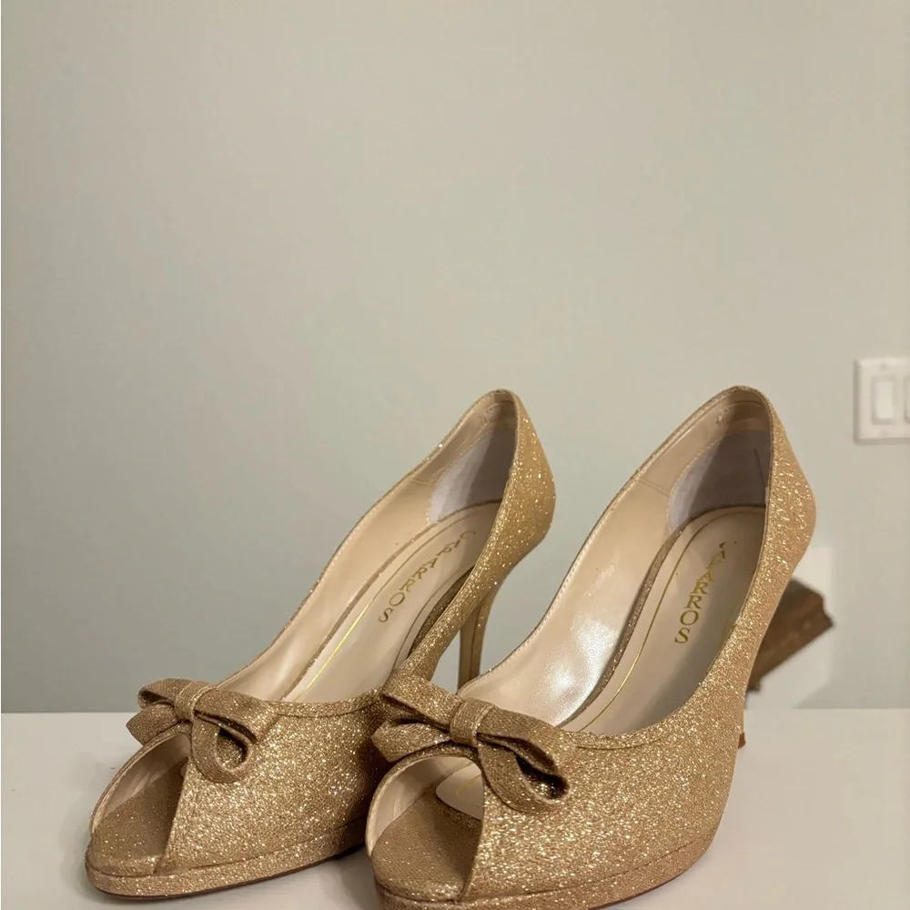✨ DREAMY Gold Glitter Bow Heels | Size 9